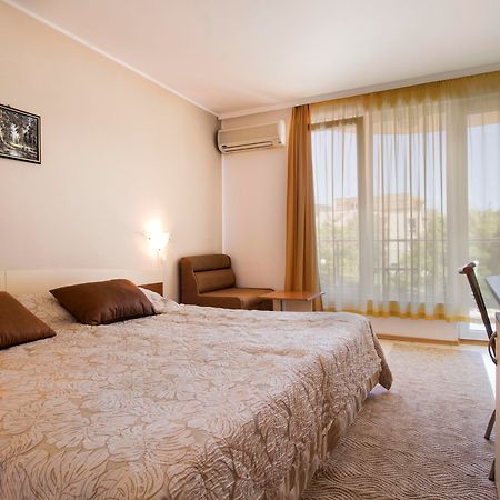 Family Hotel Venera Sveti Vlas Bagian luar foto