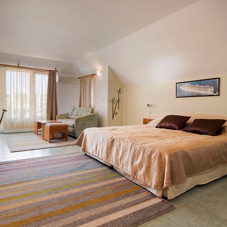 Family Hotel Venera Sveti Vlas Bagian luar foto