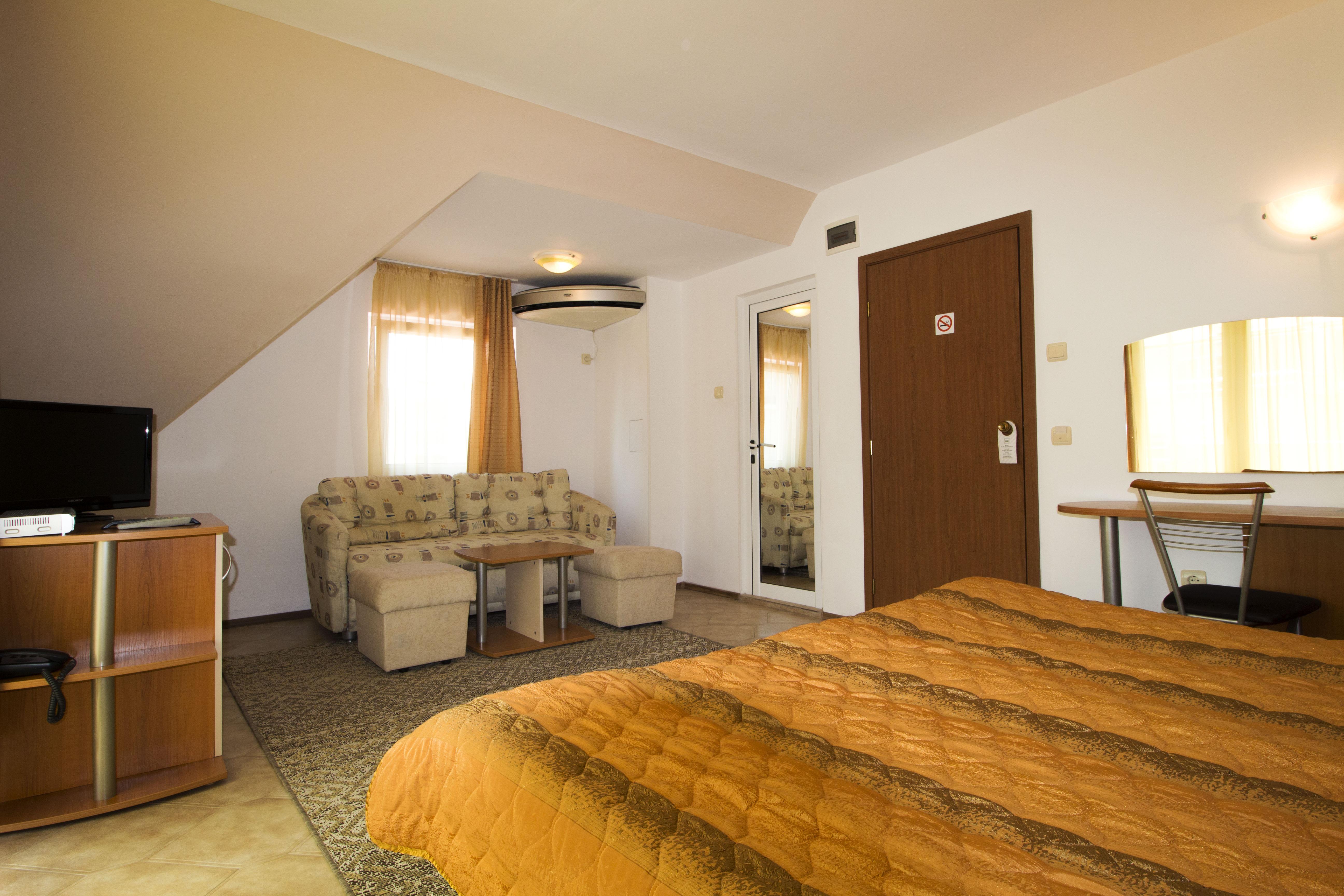 Family Hotel Venera Sveti Vlas Bagian luar foto