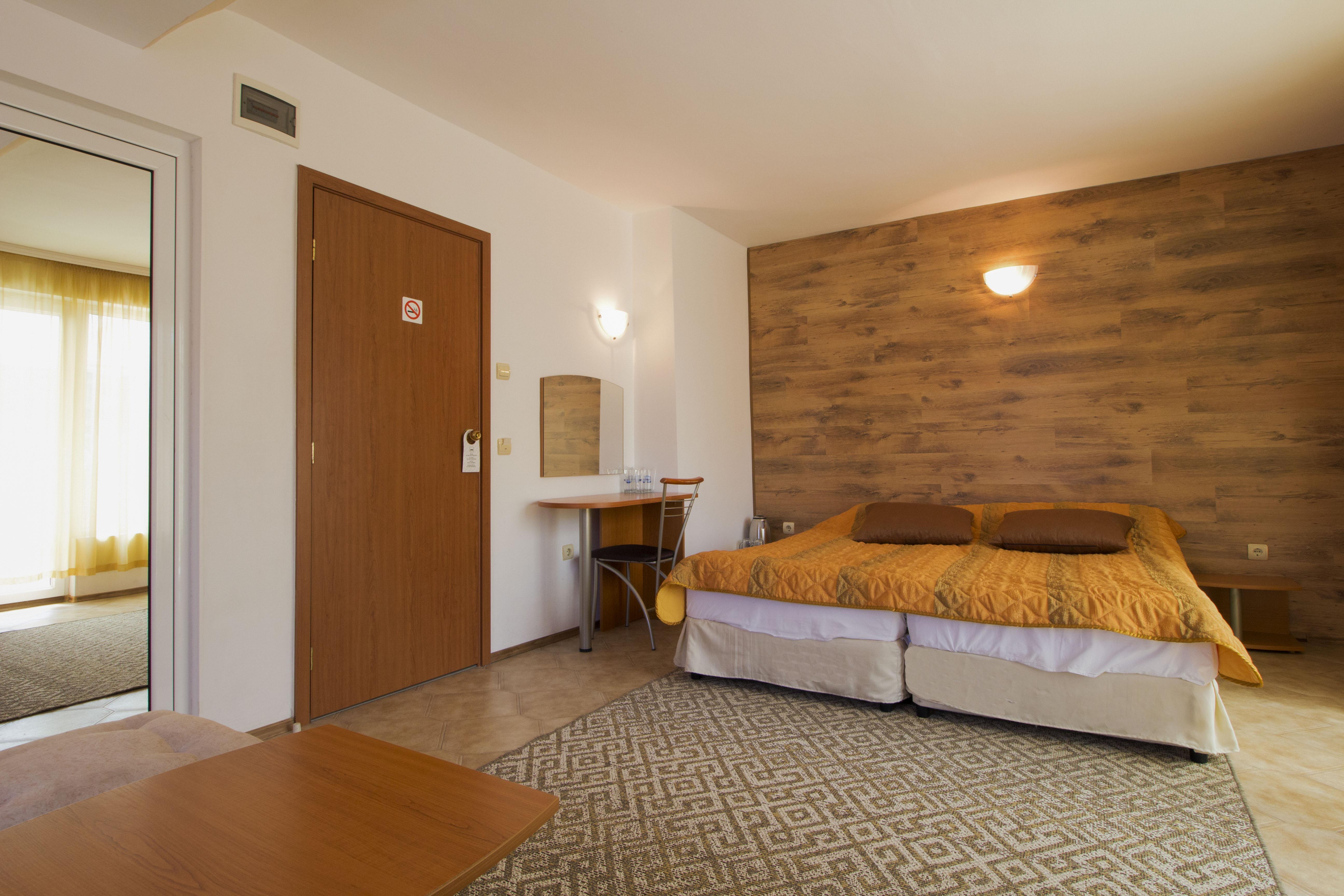 Family Hotel Venera Sveti Vlas Bagian luar foto