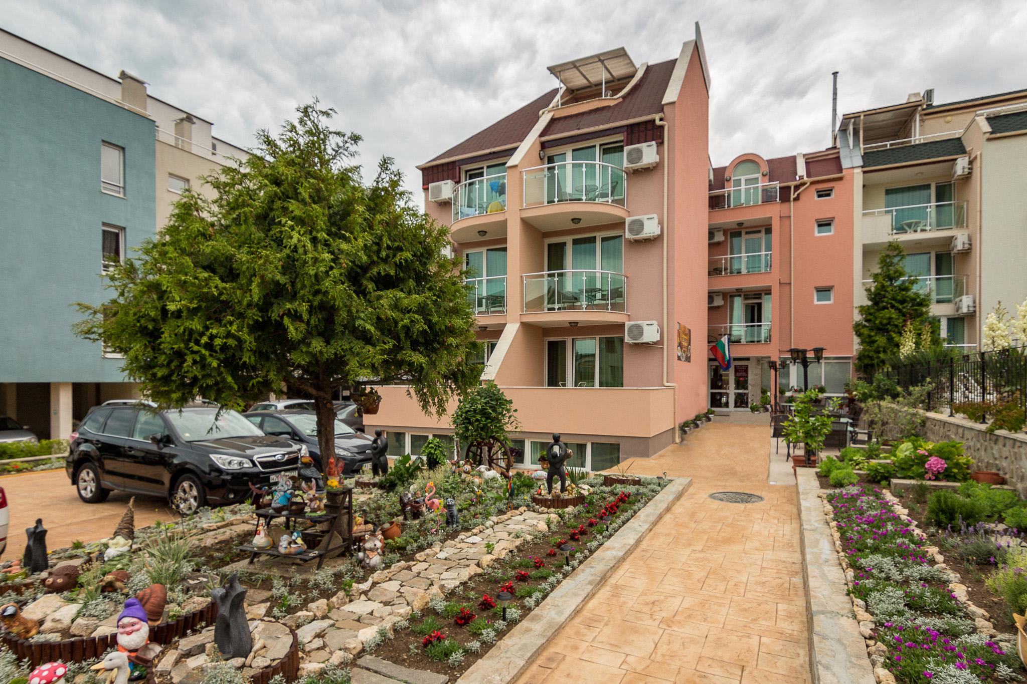 Family Hotel Venera Sveti Vlas Bagian luar foto