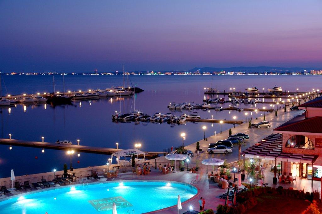 Family Hotel Venera Sveti Vlas Bagian luar foto