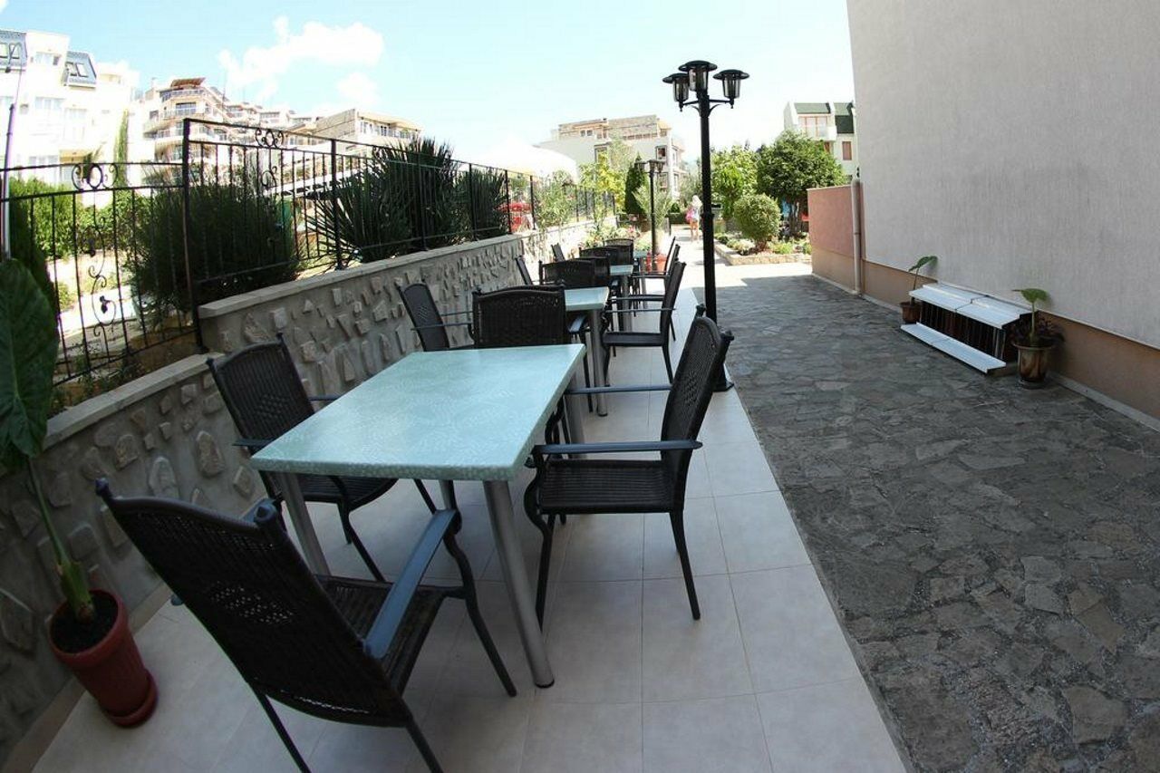 Family Hotel Venera Sveti Vlas Bagian luar foto