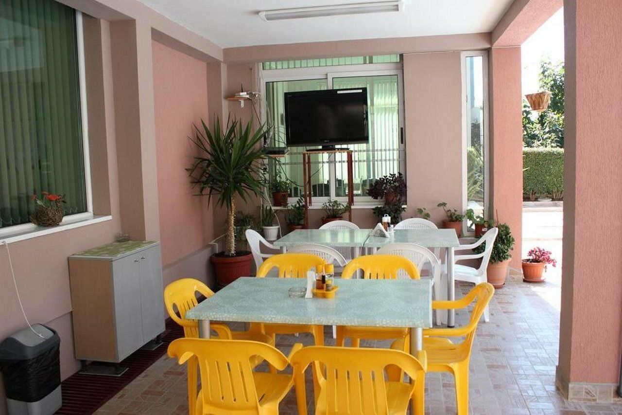 Family Hotel Venera Sveti Vlas Bagian luar foto
