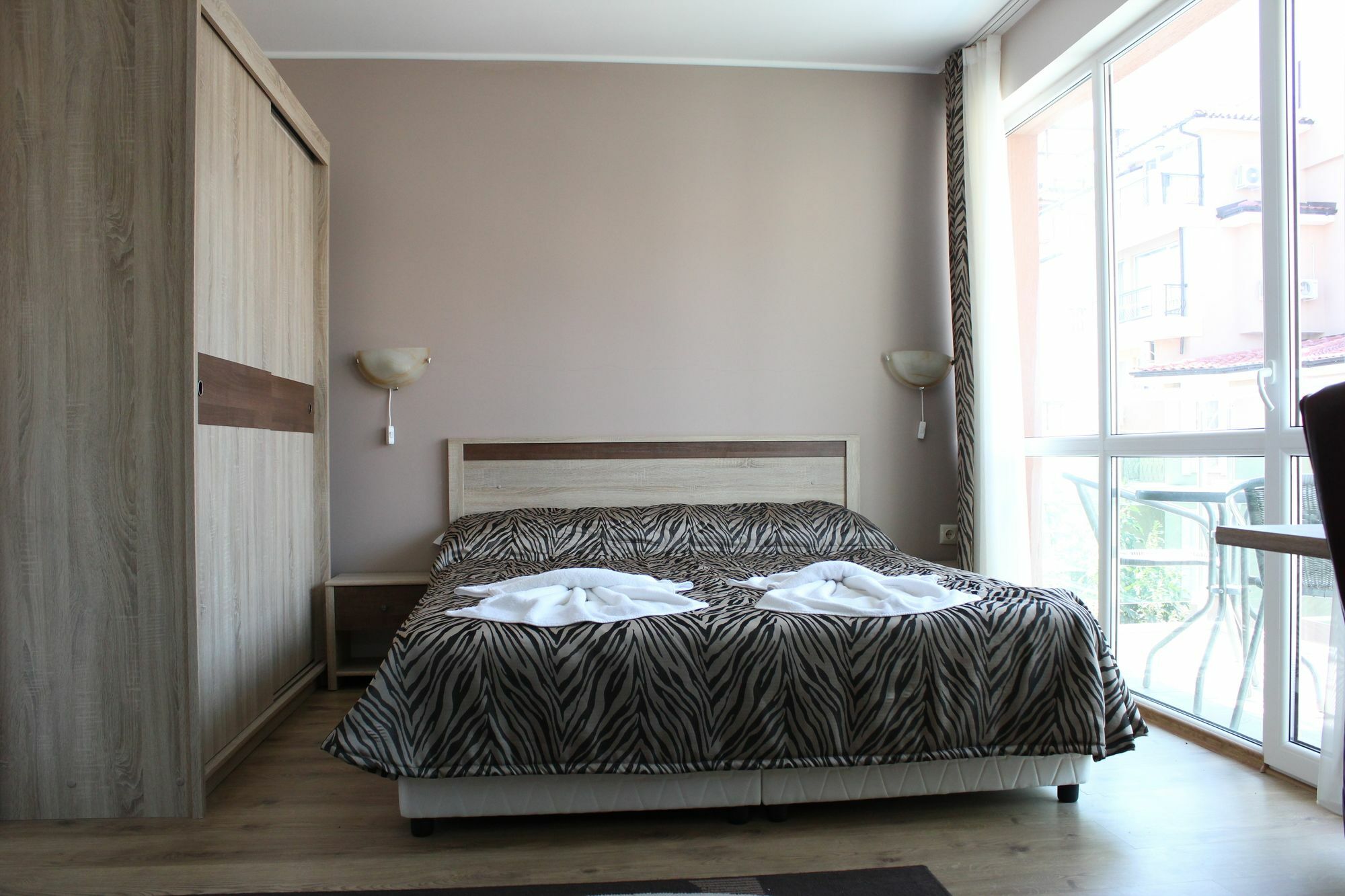 Family Hotel Venera Sveti Vlas Bagian luar foto
